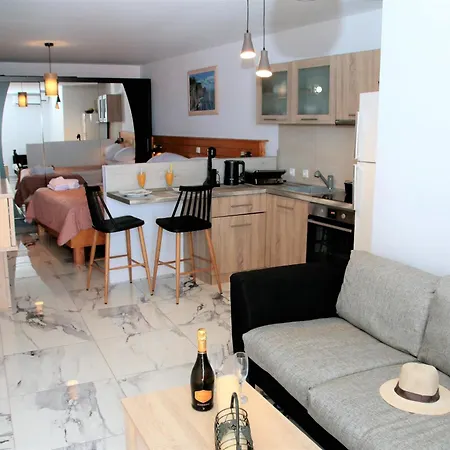 Ionian Balcony Apartment *